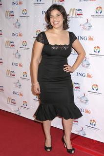 America Ferrera feet photo thumbnail