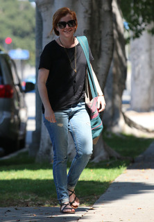 Alyson Hannigan feet photo thumbnail