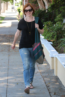 Alyson Hannigan feet photo thumbnail