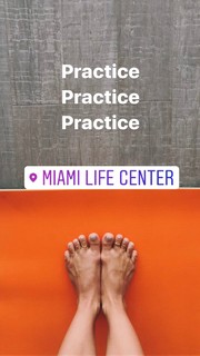 Kino MacGregor feet photo thumbnail