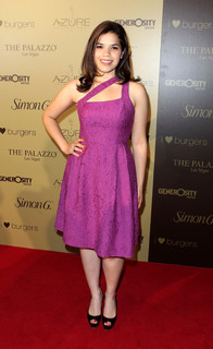 America Ferrera feet photo thumbnail