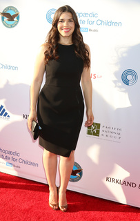 America Ferrera feet photo thumbnail