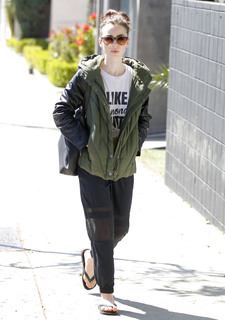 Lily Collins feet photo thumbnail
