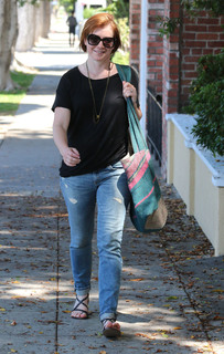 Alyson Hannigan feet photo thumbnail