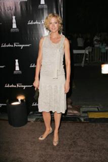 Jenna Elfman feet photo thumbnail