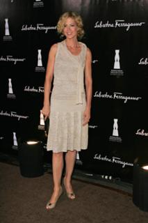 Jenna Elfman feet photo thumbnail