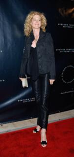 Jenna Elfman feet photo thumbnail