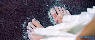 Hilary Swank feet photo thumbnail