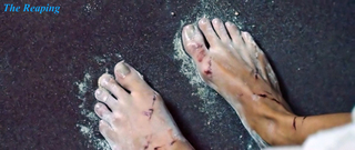 Hilary Swank feet photo thumbnail