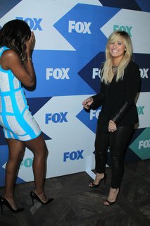 Demi Lovato feet photo thumbnail