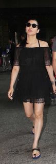 Shruti Haasan feet photo thumbnail