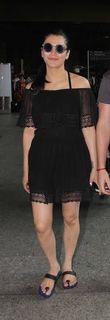 Shruti Haasan feet photo thumbnail
