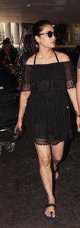 Shruti Haasan feet photo thumbnail
