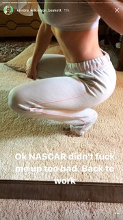 Kendra Wilkinson feet photo thumbnail