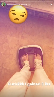 Kendra Wilkinson feet photo thumbnail