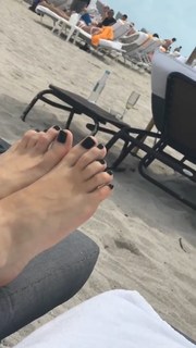 Chiara Ferragni feet photo thumbnail