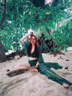 Lindsay Lohan feet photo thumbnail