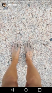 Brooke Burke feet photo thumbnail