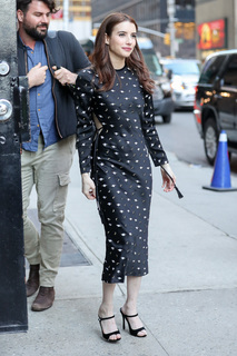 Emma Roberts feet photo thumbnail