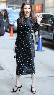 Emma Roberts feet photo thumbnail