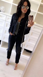 Demi Lovato feet photo thumbnail