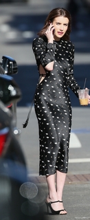 Emma Roberts feet photo thumbnail