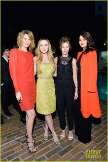 Kathryn Newton feet photo thumbnail