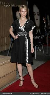 Laurie Holden feet photo 2