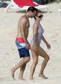 Brooke Burke feet photo thumbnail