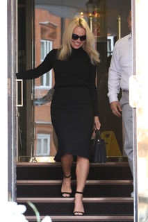 Pamela Anderson feet photo thumbnail
