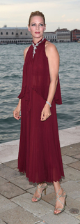Uma Thurman feet photo thumbnail