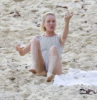 Uma Thurman feet photo thumbnail
