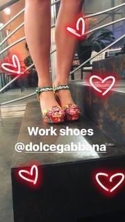 Emily Osment feet photo thumbnail