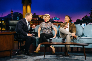 Jenna Elfman feet photo thumbnail