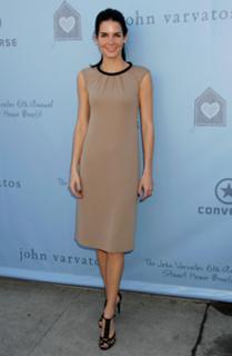 Angie Harmon feet photo thumbnail