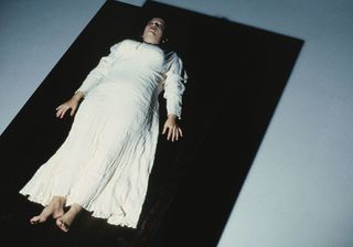 Gillian Anderson feet photo thumbnail