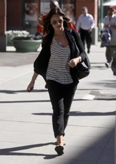Minka Kelly feet photo thumbnail