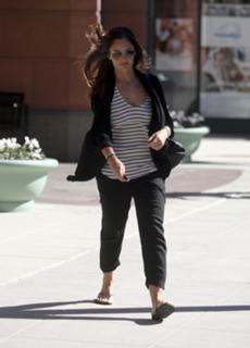 Minka Kelly feet photo thumbnail