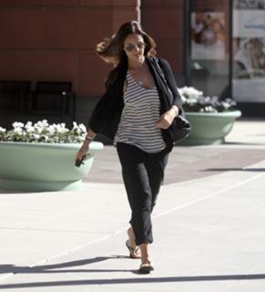 Minka Kelly feet photo thumbnail