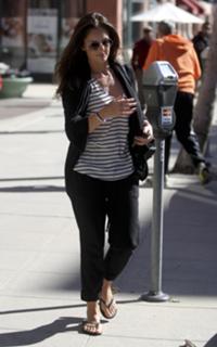 Minka Kelly feet photo thumbnail