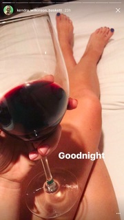 Kendra Wilkinson feet photo thumbnail