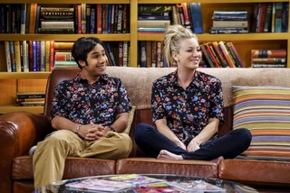 Kaley Cuoco feet photo thumbnail