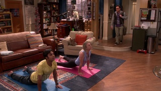 Kaley Cuoco feet photo thumbnail