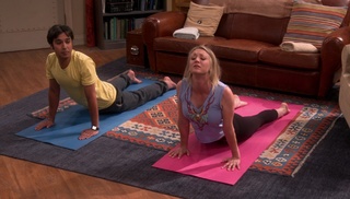 Kaley Cuoco feet photo thumbnail