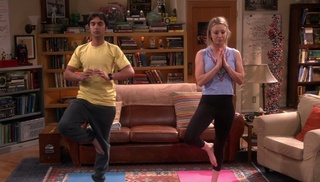 Kaley Cuoco feet photo thumbnail