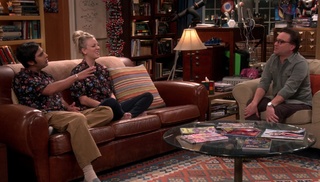 Kaley Cuoco feet photo thumbnail