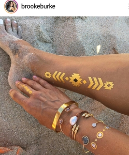 Brooke Burke feet photo thumbnail