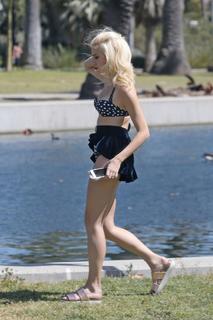 Pixie Lott feet photo thumbnail