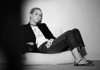 Jennifer Lawrence feet photo thumbnail