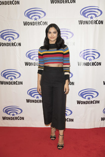 Camila Mendes feet photo thumbnail